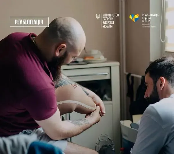 Це вже другий цикл реабілітації, і кожен крок Василя дається важкою працею