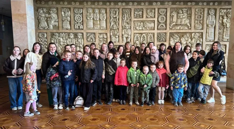 Для родин ця зустріч у театрі стала проявом турботи й вдячності