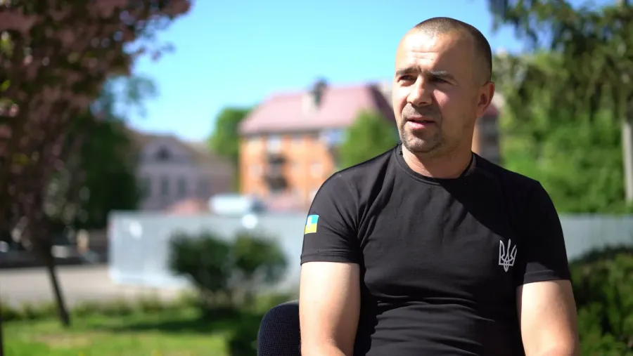 Нам бракує, в першу чергу, зброї. Людський ресурс також закінчується, — зазначив ветеран в інтерв'ю "Вікнам"