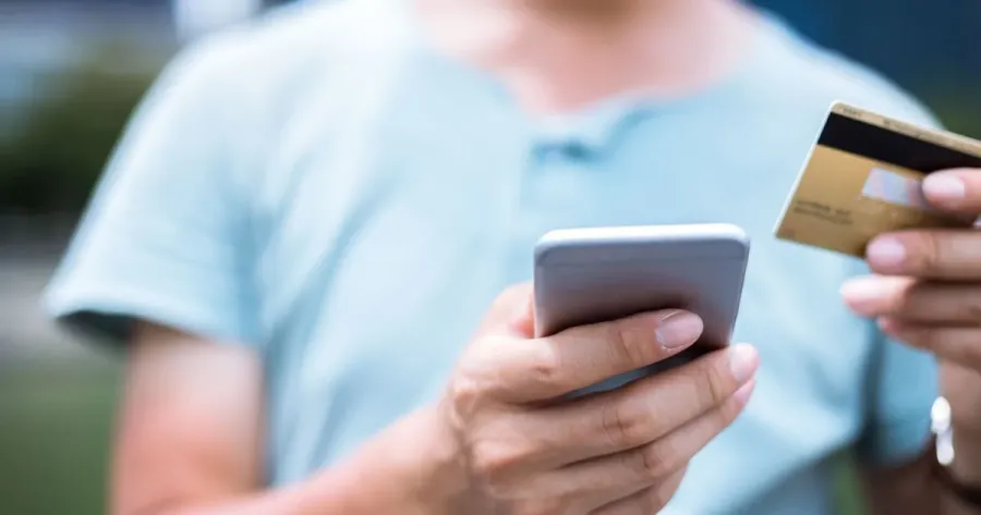 Ілюстроване фото. Віртуальне знайомство обернулося для франківки шахрайством