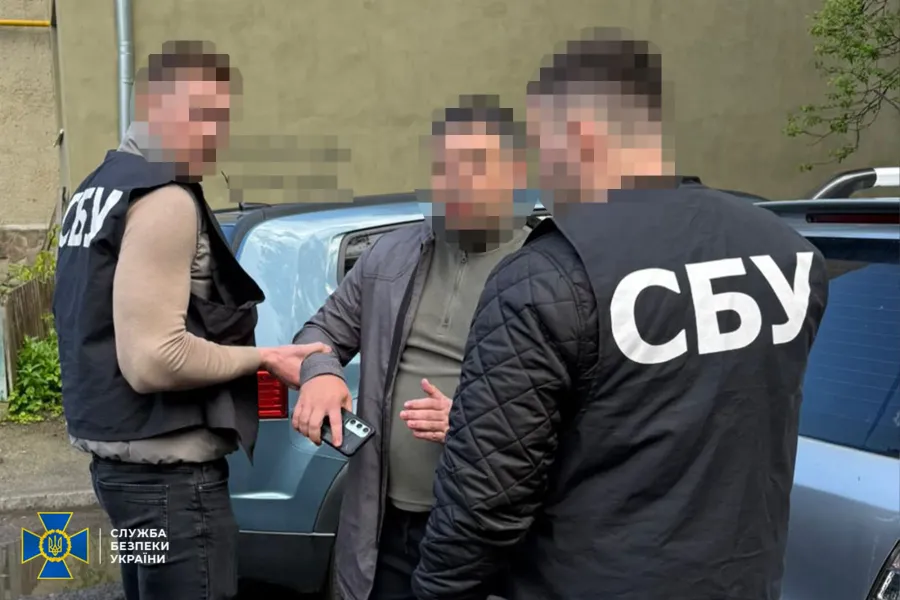 СБУ та ДБР затримали прикордонника під час отримання чергового хабаря