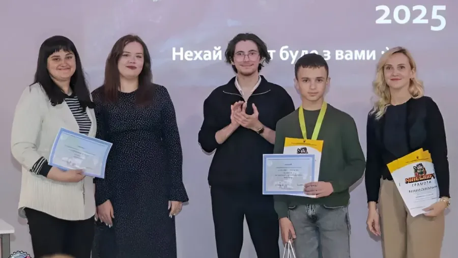 Хлопець працював над проєктом близько двох тижнів, поєднуючи роботу з навчанням