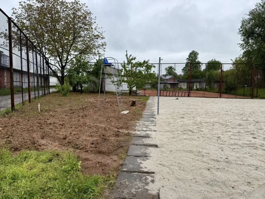 У планах — монтаж роздягальні та душової кабінки