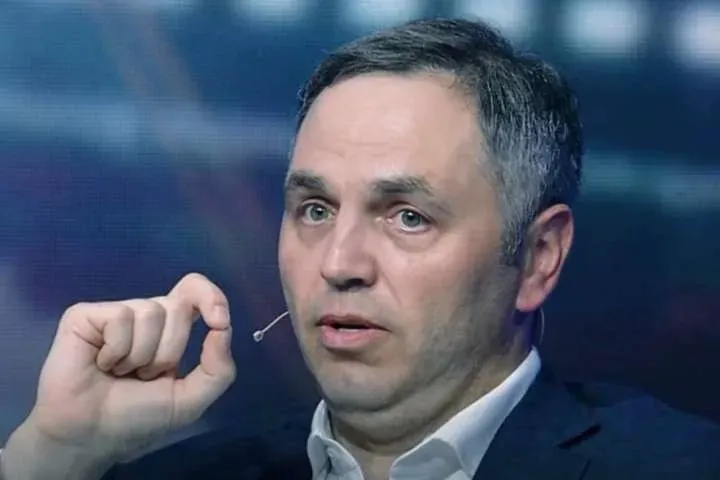 Вбивство сталося близько 9:15 ранку, коли Портнов привіз своїх дітей до школи