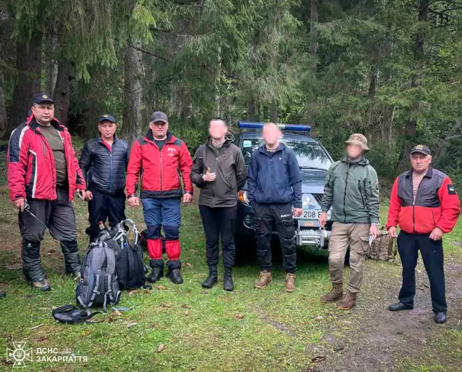 Мешканці Дніпропетровської та Одеської областей самостійно вирушили у тур Карпатами. Фото: Головне управління ДСНС України у Закарпатській області