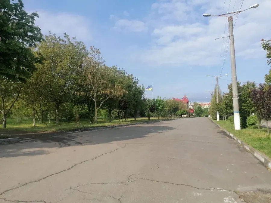 На бульварі Незалежності у Калуші облаштовують "Алею віри та надії"