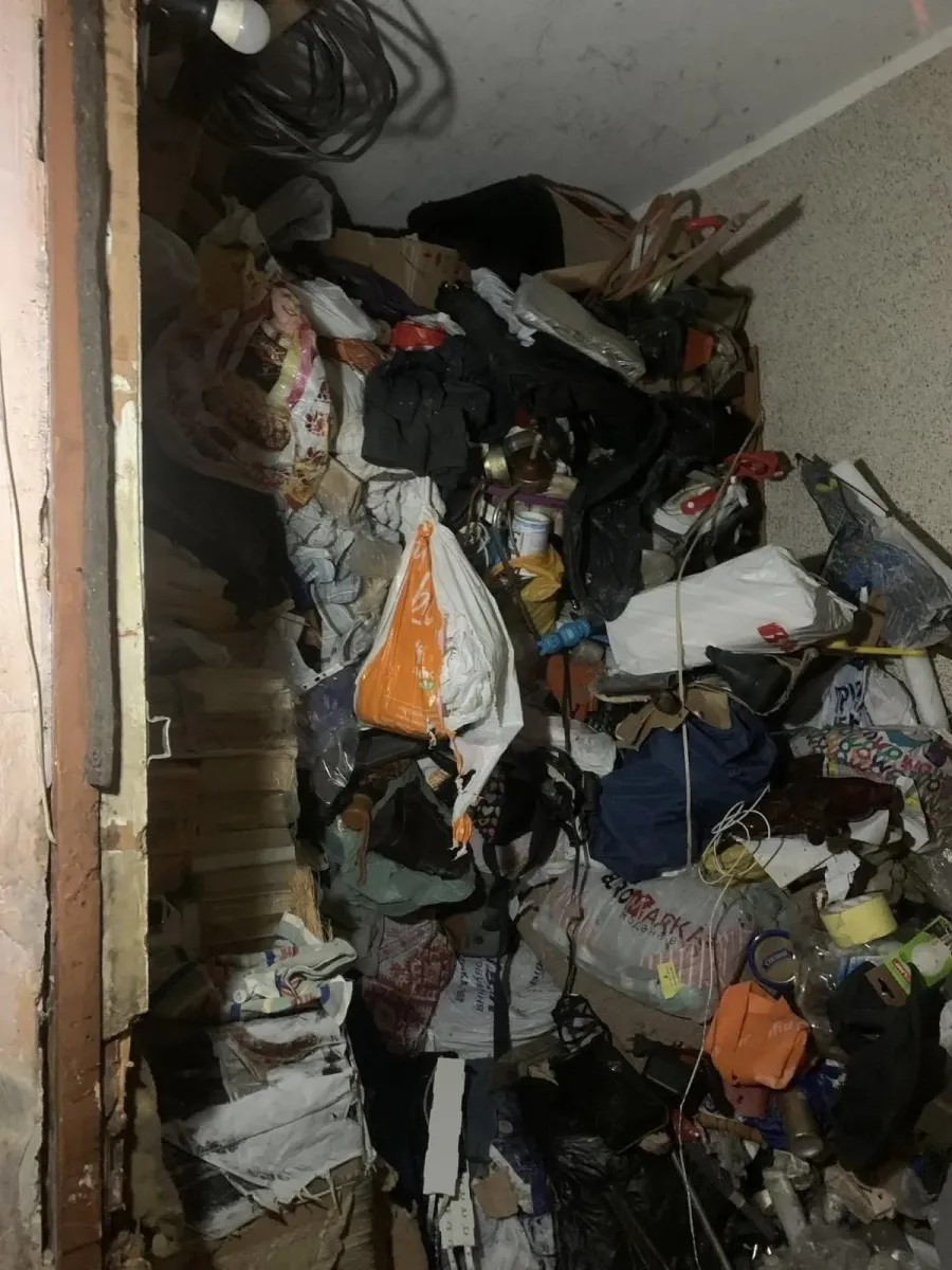 Ілюстроване фото. Чоловік вже 10 років несе все сміття додому