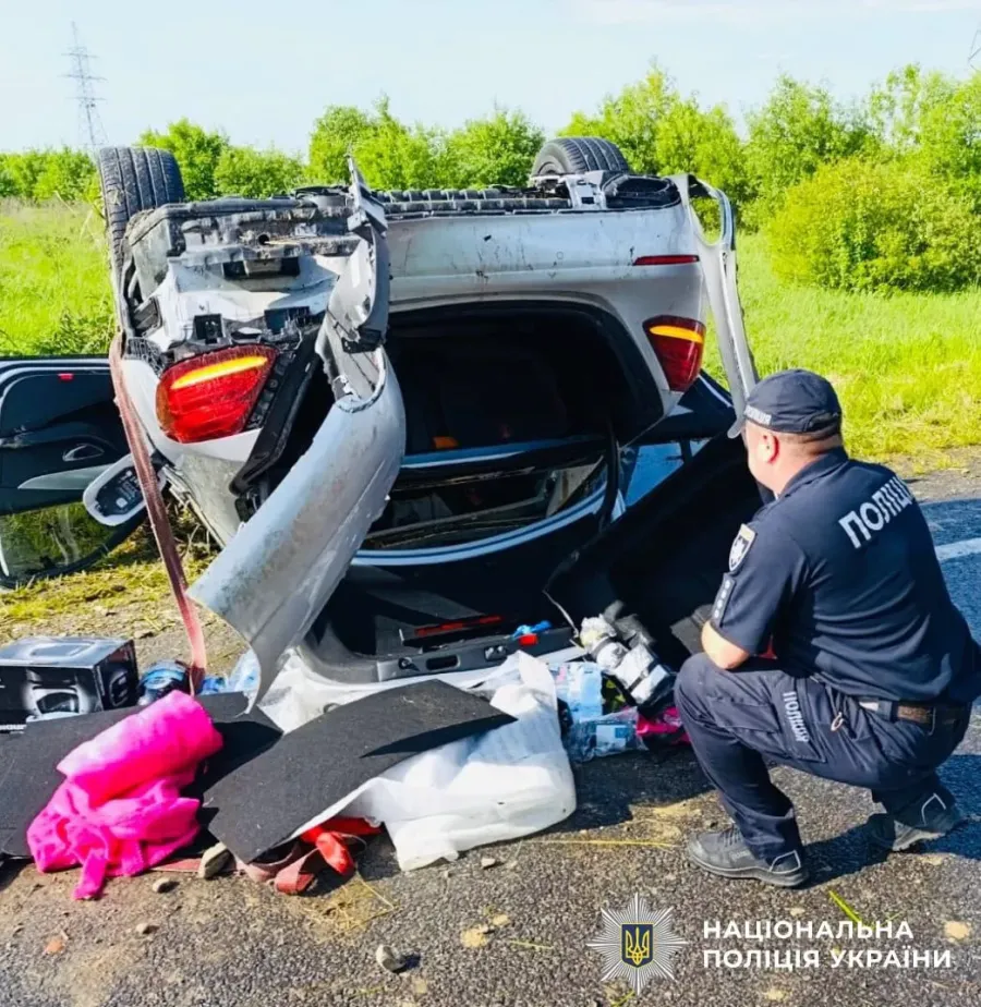 Внаслідок аварії водій від отриманих травм загинув на місці події