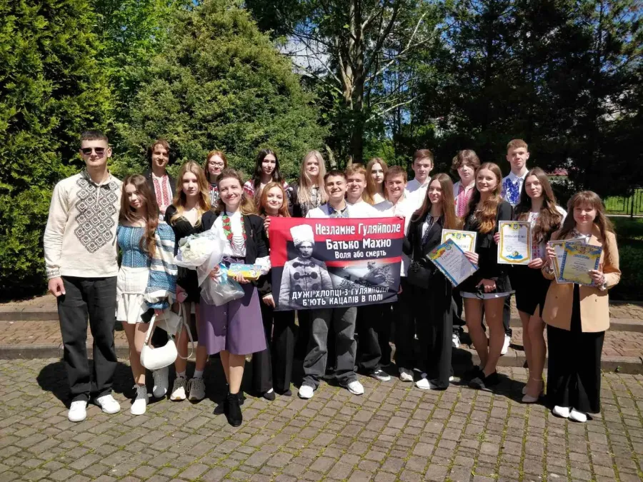 Ліцеїсти пішли на канікули, передавши 7000 гривень на потреби захисників України