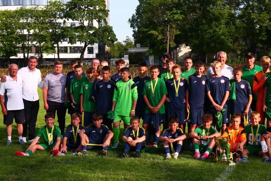 Калушани — срібні призери чемпіонату області ДЮФЛ. Фото: duflifo.if.ua