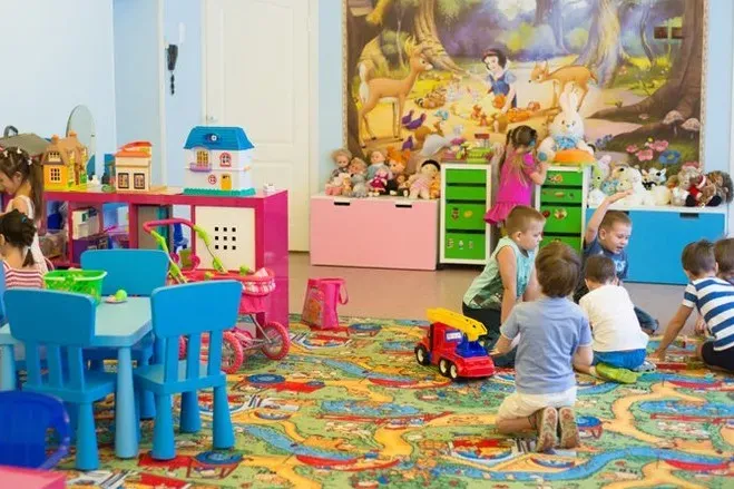 Ілюстроване фото. Закриття закладів освіти на літо пояснюють зменшенням відвідування дітьми