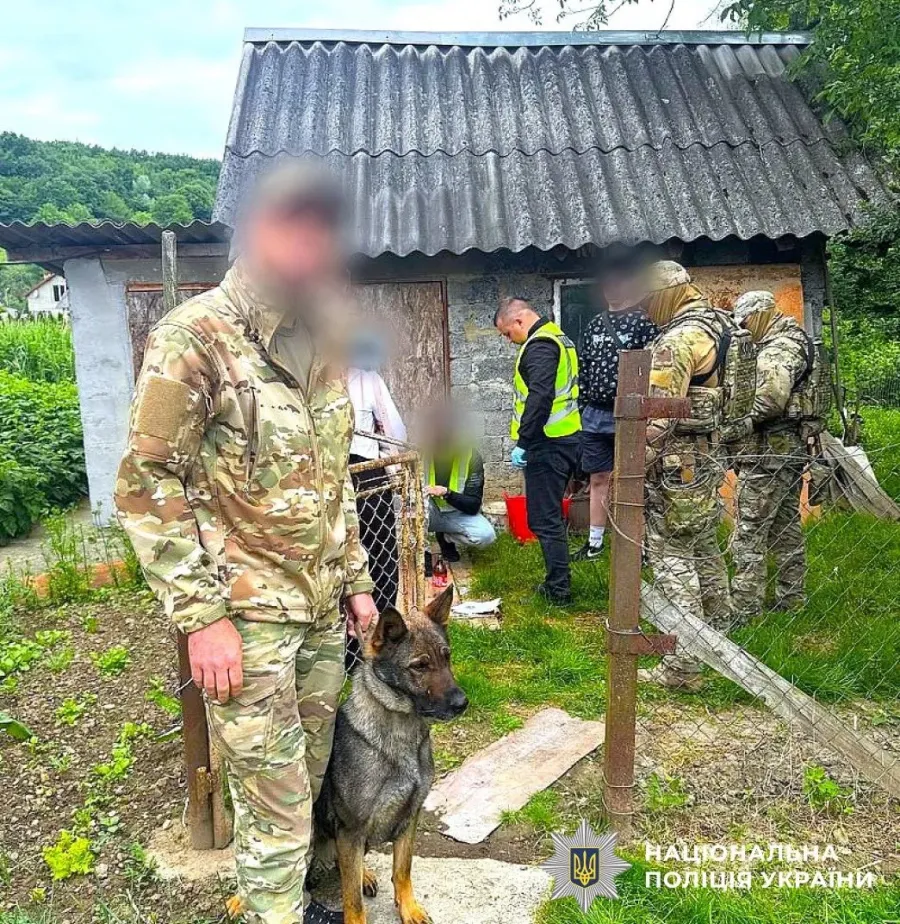 Поліціянти провели 13 одночасних санкціонованих обшуків за місцями проживання фігурантів