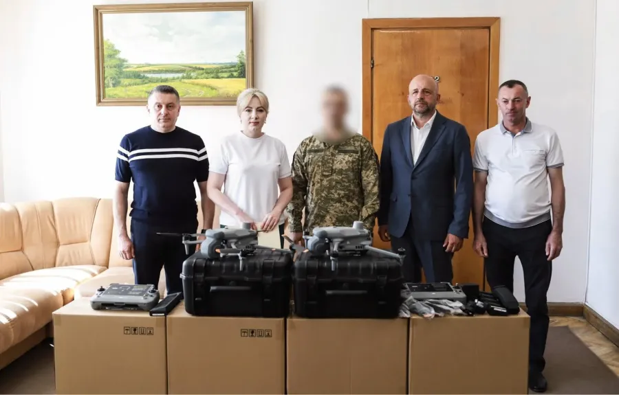 Ці дрони оснащені тепловізорами, здатні працювати вдень і вночі