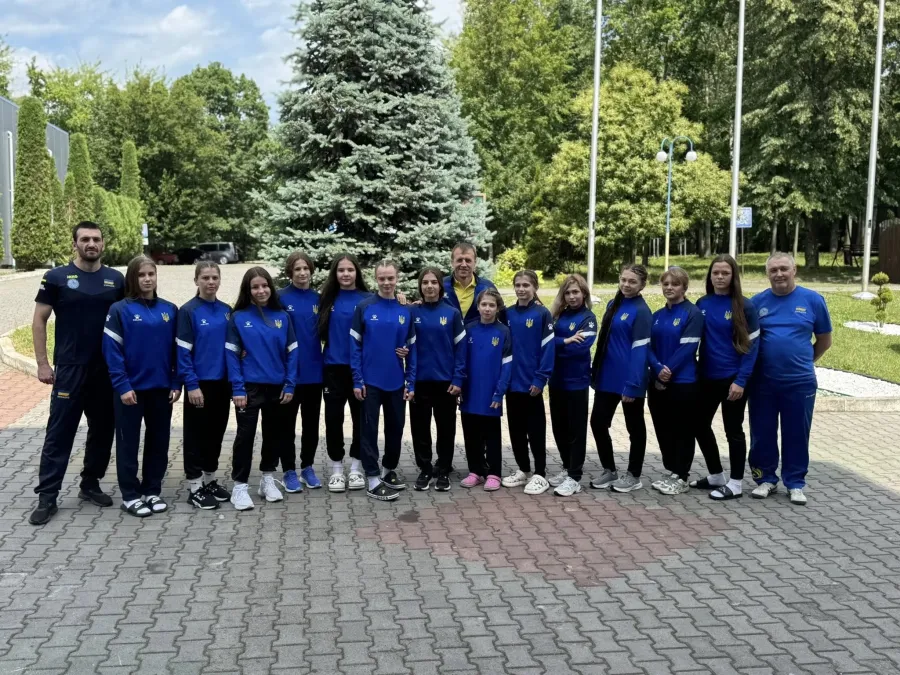 Першими на чемпіонат Європи U-15 в Італію поїхали українські борчині. Фото: Асоціація спортивної боротьби України
