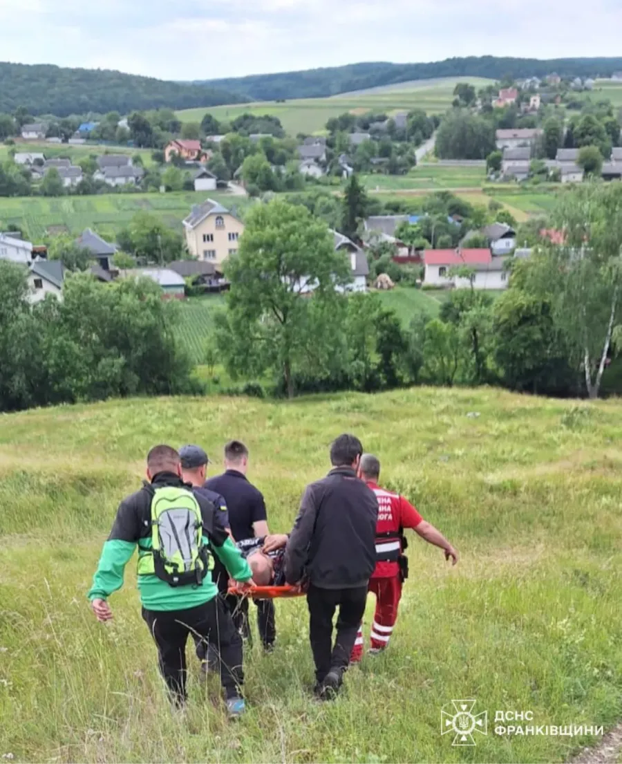 Під час руху мотоцикліст травмував нижню кінцівку