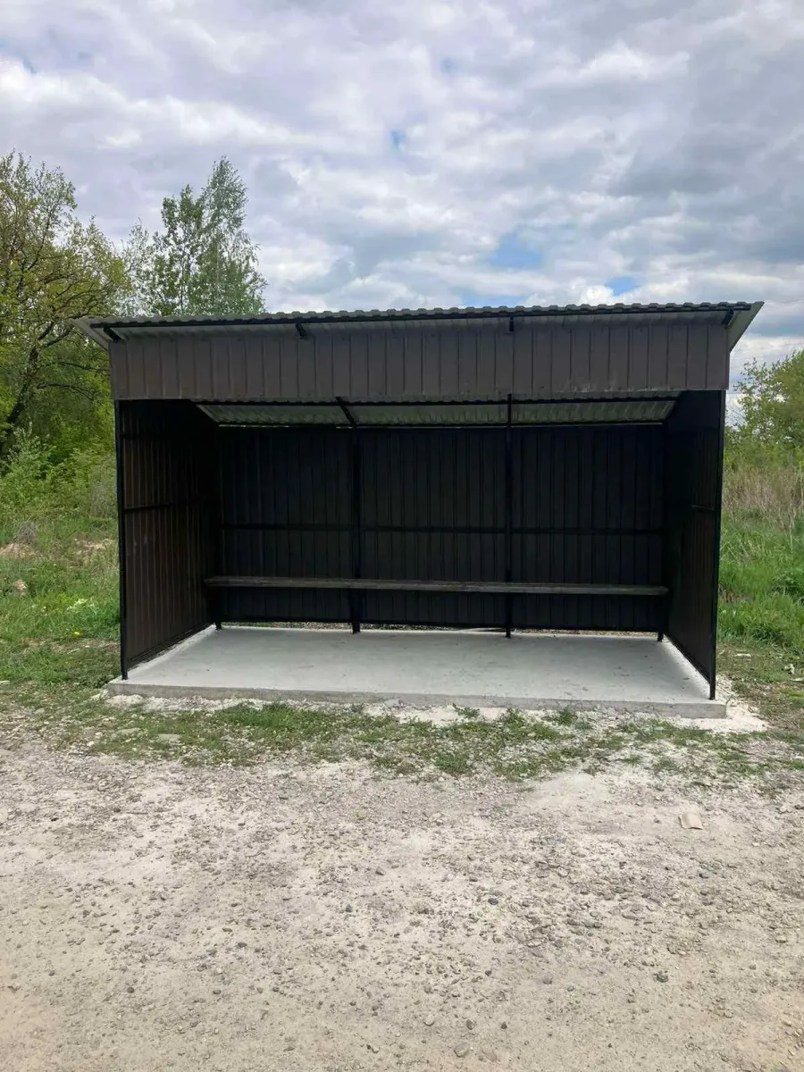 За словами  директор КП «Калушавтодор» , у місті потрібно міняти всі комунальні зупинки