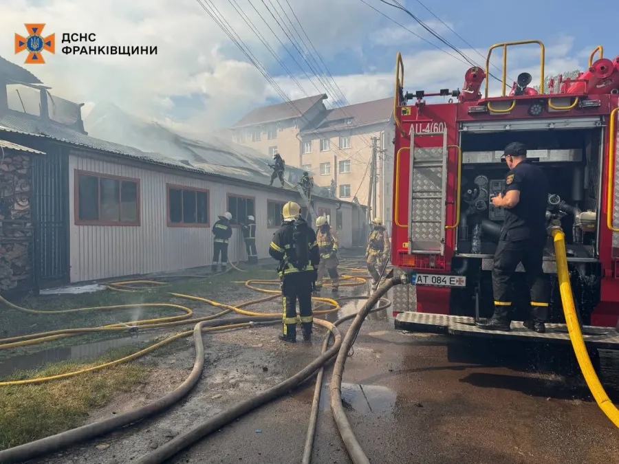 Завдяки злагодженим діям рятувальників вдалося не допустити поширення вогню на сусідні будівлі
