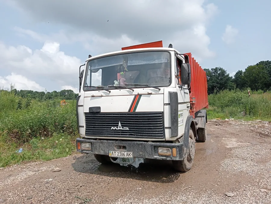 В одному лоті продають два транспортні засоби комунального підприємства