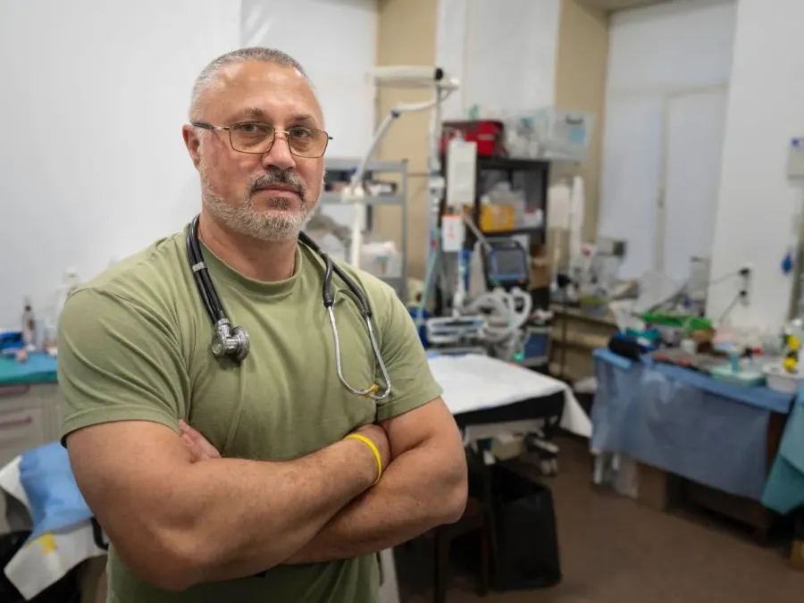 Під час російсько-української війни лікар-анестезіолог працює у гарячих точках