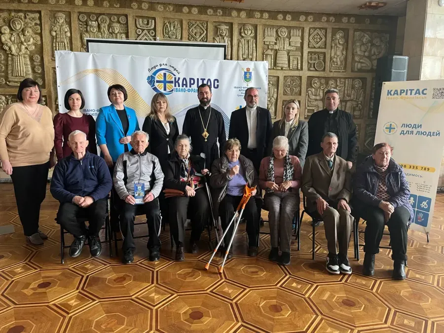 12 травня у Франківському драмтеатрі презентували 53 історії жителів Войнилівського прихистку. Нині ситуація є критичною