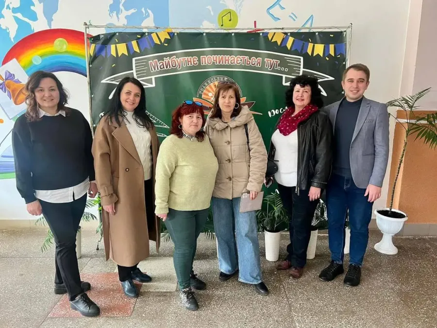 Коштом міжнародного гранту в одному ліцеї збудують тенісний корт, в іншому — сучасний стадіон. Фото: Калуська міська рада