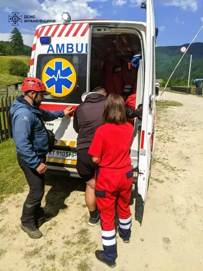 На допомогу вирушили гірські рятувальники з села Явірник