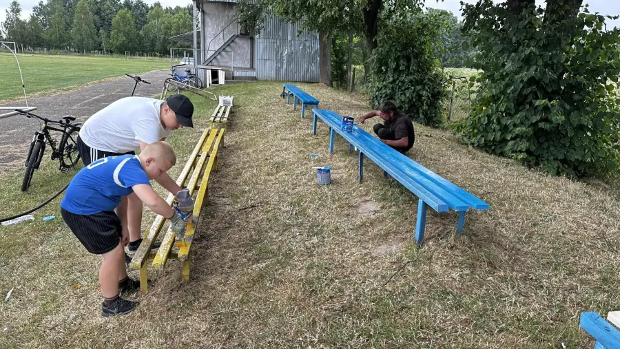 Голиняни стараються щороку наводити лад на футбольному стадіоні. Фото: Іван Мазурик