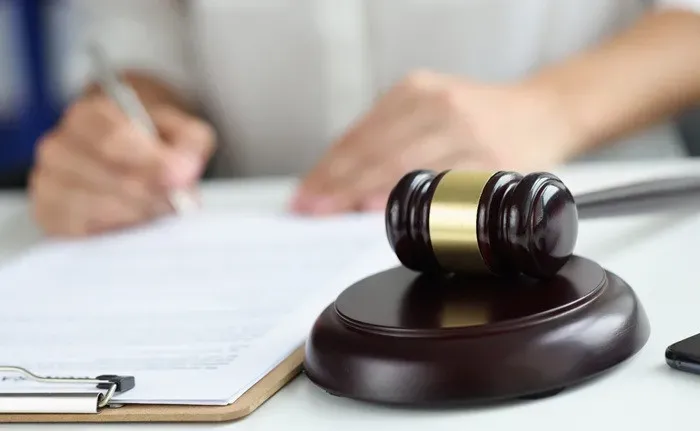 Ілюстроване фото. Працівницю комунального підприємства оштрафували на 25 500 гривень