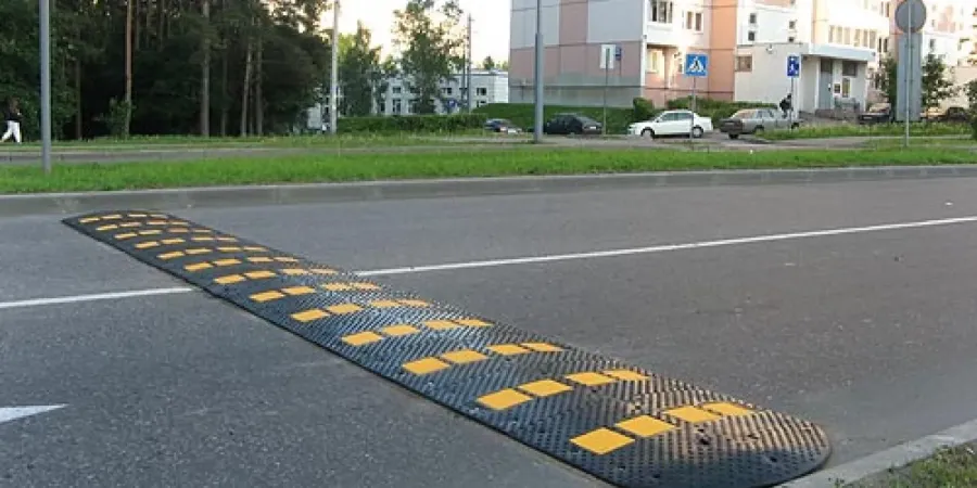 Ілюстроване фото. "Лежачий поліцейський" встановлять на міжквартальному проїзді