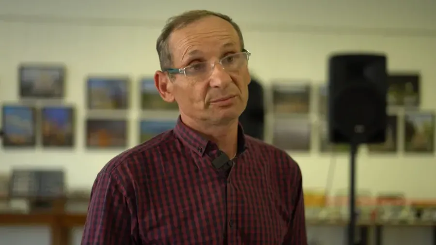 Борис Первак представить власну колекцією монет. Фото: "Вікна"