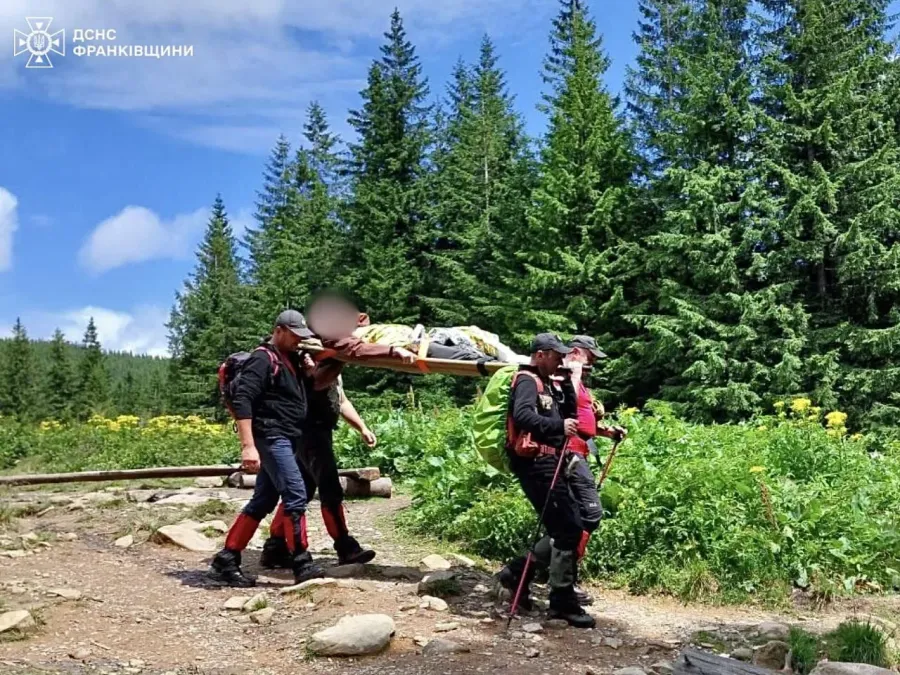 Турист під час сходження на гору Говерла травмував ліву нижню кінцівку 