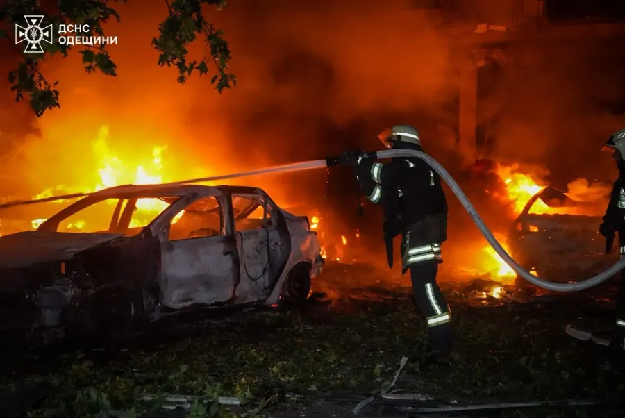 На місцях ударів працювали рятувальники