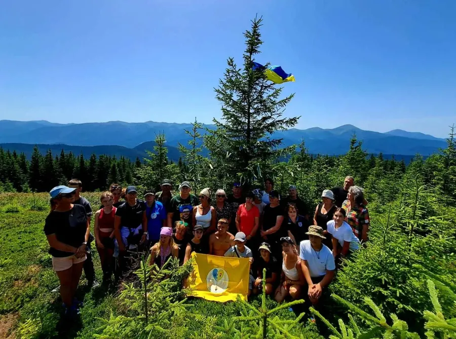 На вершині було розгорнуто прапор громадської організації "Сім’я Героя Калуша"