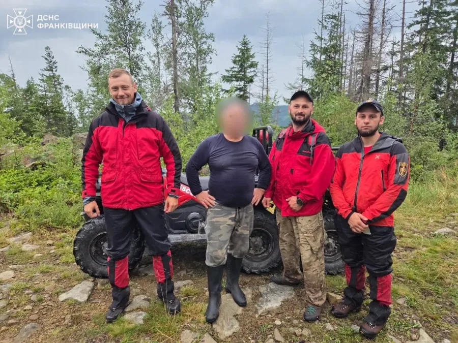 Чоловік під час збирання грибів заблукав в лісовому масиві між селами Манява та Гута 