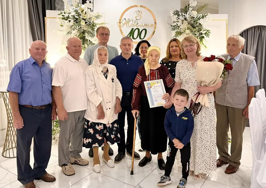 Святковий день пані Парасковії розпочався зі святкової Літургії у храмі священномученика Йосафата