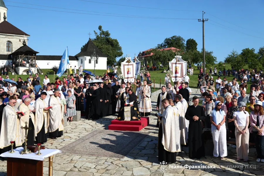У цей день прочани, як і кожного року, з різних куточків Прикарпаття та України добиралися до Крилоської гори пішки