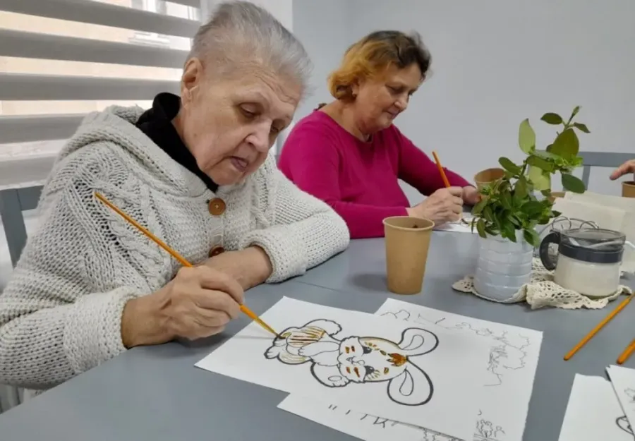 Тільки на чотириразове харчування одного із 43 мешканців потрібно майже 10 тисяч гривень. Фото: nezlamni.caritas.if.ua