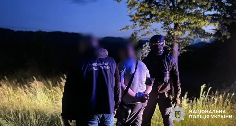 Після отримання коштів підозрюваний доставив «клієнта» з Коломиї до Косівського району