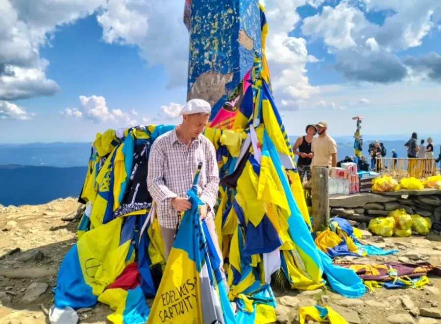 Прапори обіцяють розмістити на нових поручнях. Фото: Аліна Косовська/Фейсбук