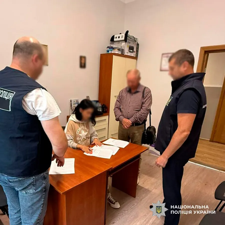 Наразі вирішується питання про обрання про обрання запобіжного заходу — домашній арешт