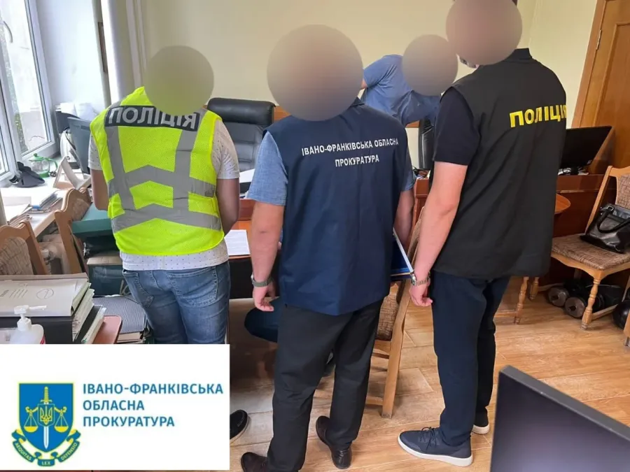 Наразі вирішується питання про обрання підозрюваному запобіжного заходу — домашнього арешту