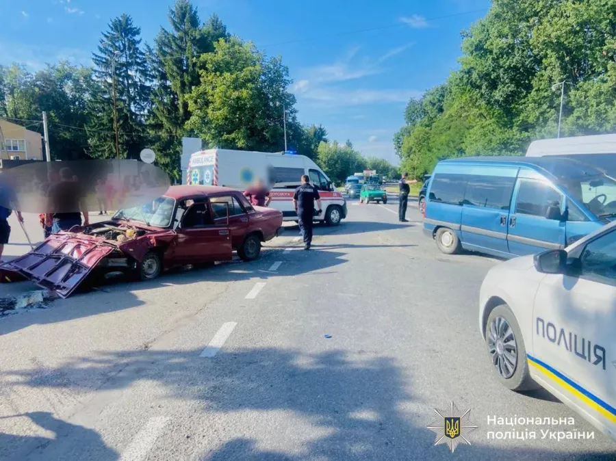 На місці працюють поліцейські, встановлюють всі обставини події