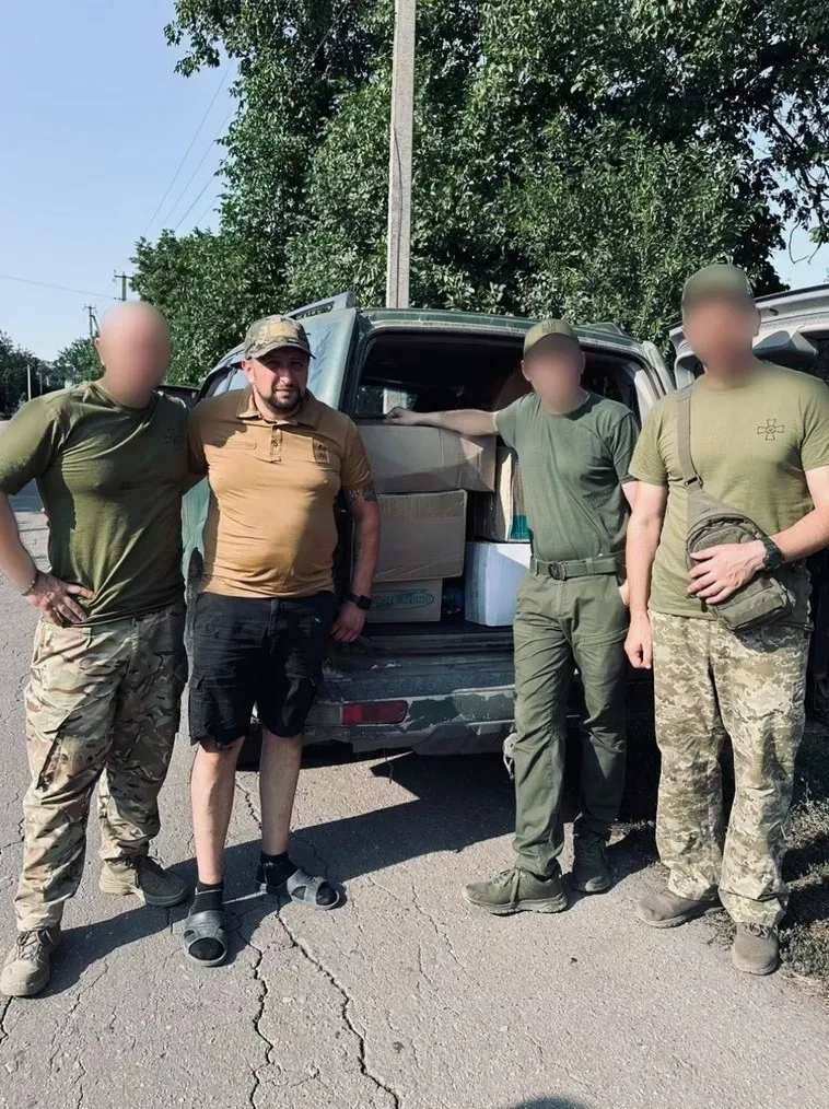 Волонтери доставили допомогу військовим на передову