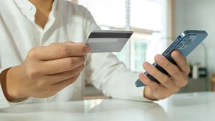 Ілюстроване фото. Жінка перерахувала кошти на новий рахунок