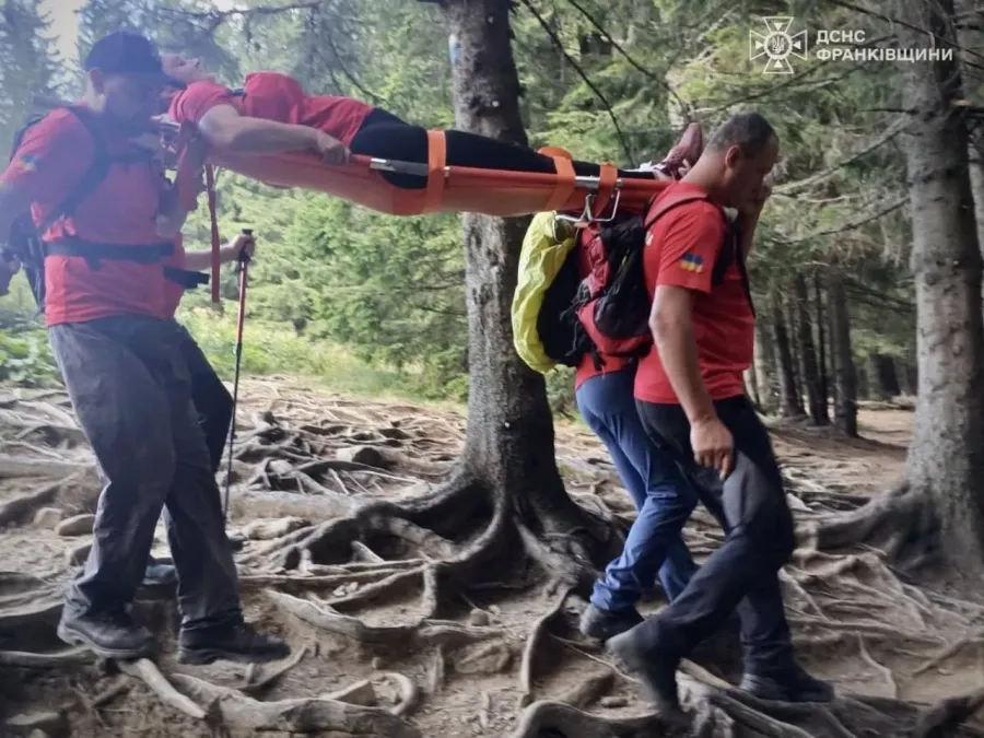 Туристку транспортували до спортивної бази "Заросляк"