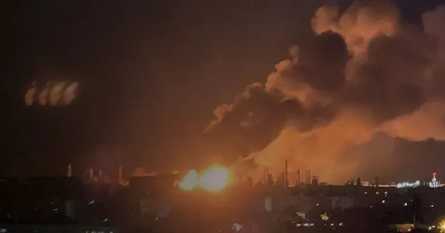 Завод виробляє дизель, бензин та авіапальне, необхідні для логістики російських збройних сил