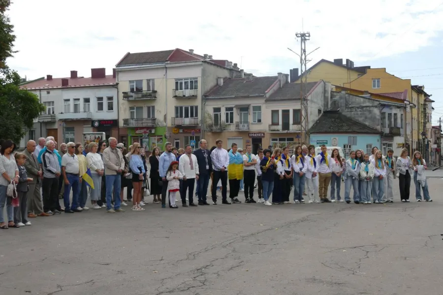 Урочистості об’єднали калушан навколо одного з головних державних символів, що уособлює єдність,