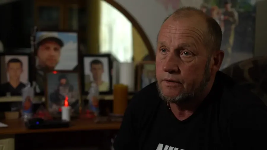 Зараз син приходить у сни. Батько просить, щоб сказав правду, як все тоді сталося