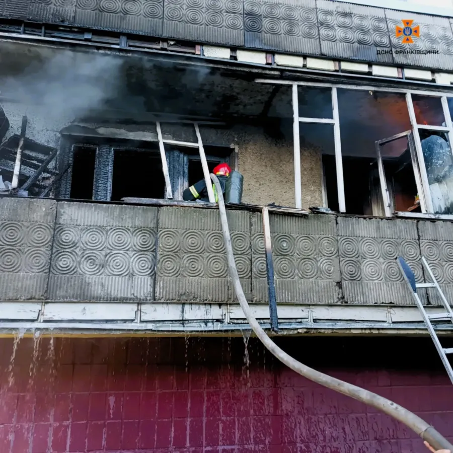 Причина виникнення пожежі наразі встановлюється