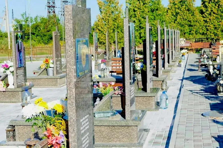 Ілюстроване фото. Допомога на встановлення лавки біля надгробка становить 5,8 тис. гривень